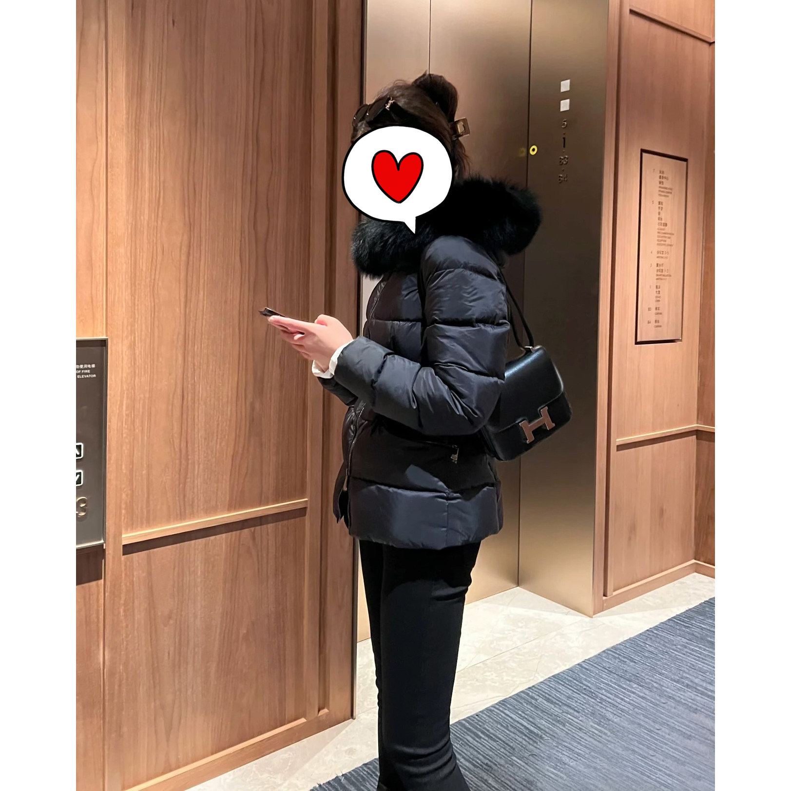 Juicefish贵2W!小蛮腰白徽章白鹅绒收腰连帽狐狸毛领羽绒服外套女
