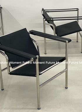 Moment Future巴斯库兰椅靠背可翻转黑色仿皮设计师单人椅咖啡厅