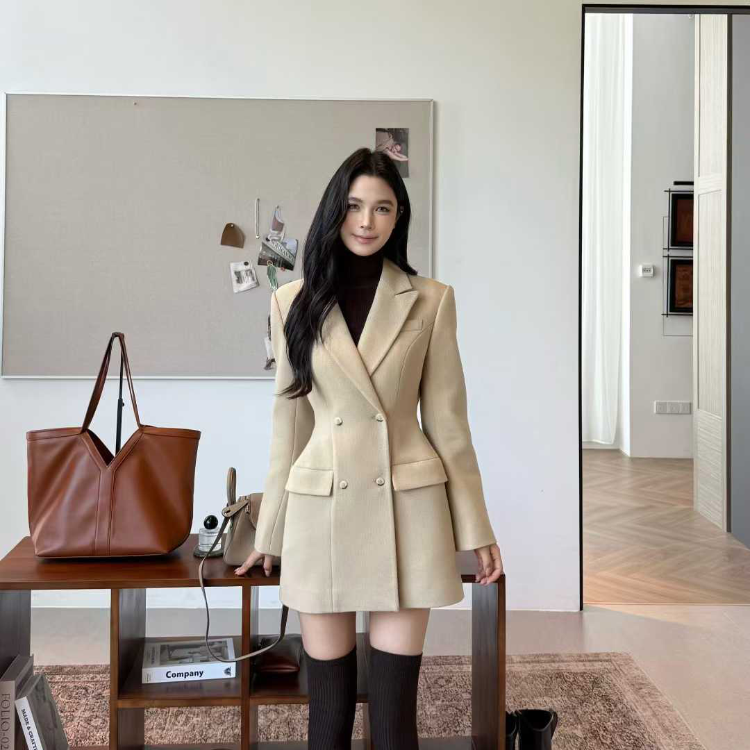 VANE设计感显瘦双排扣呢子西装