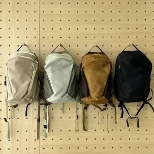 24年26L双肩包户外运动包休闲登山包男女百搭背包防水耐磨书包潮