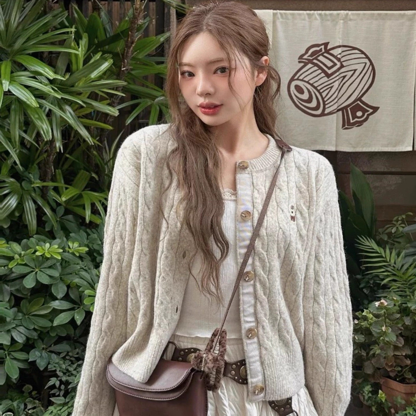 韩国东大门秋冬10%羊毛 软糯厚实复古小熊刺绣麻花针织毛衣外套