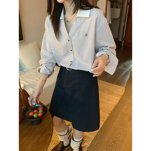 早秋撞色v领通勤质感条纹衬衫