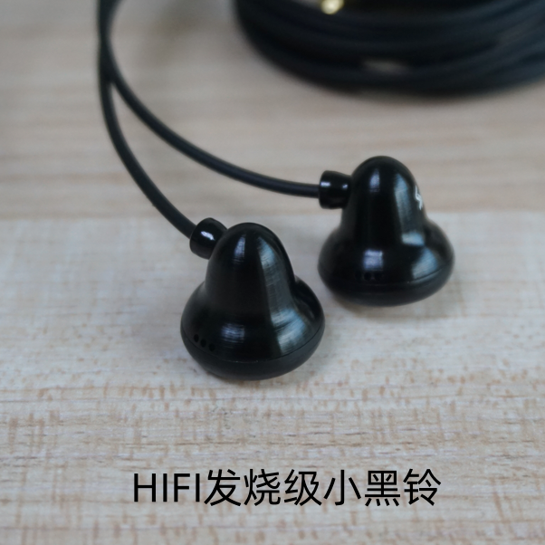 发烧友推荐的一款监听高保真耳机经典平头塞金属腔体小黑铃钛玲