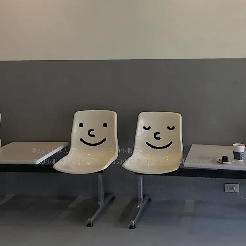 有趣表情店铺门口靠背椅贴纸
