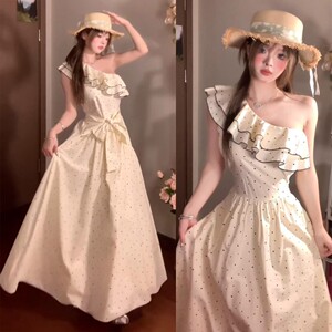 法式荷叶边斜肩波点连衣裙子女夏季2025新款独特绝美收腰辣妹长裙