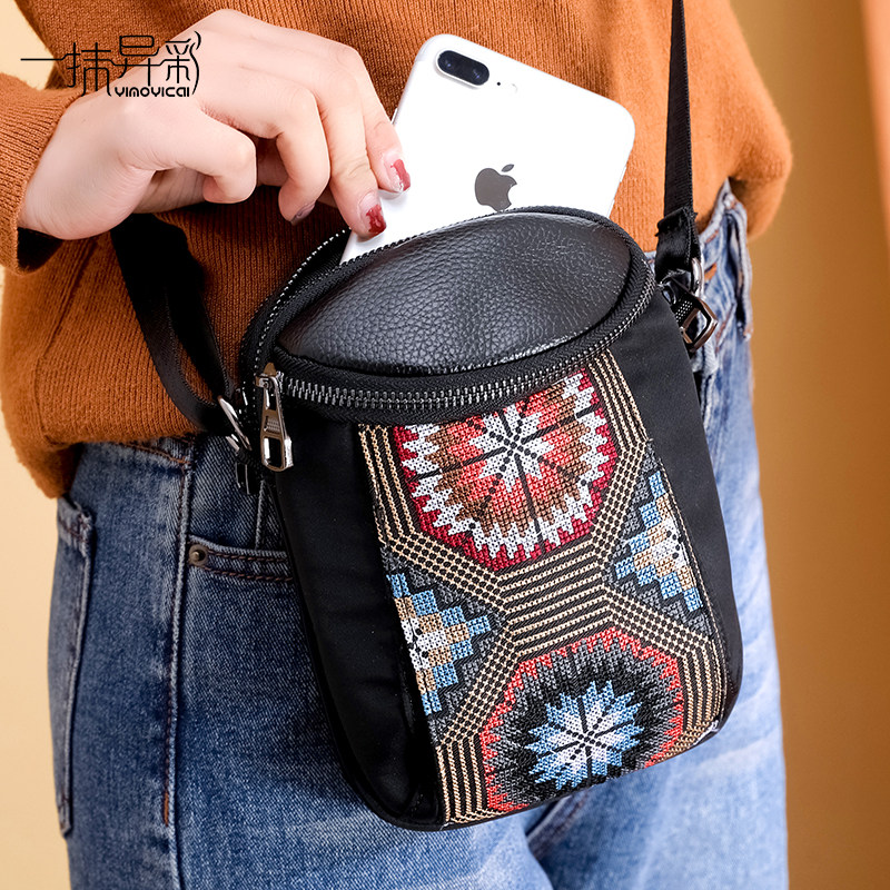 一抹异彩新款迷你多层小斜挎手机包女刺绣民族风牛津布配牛皮洋气