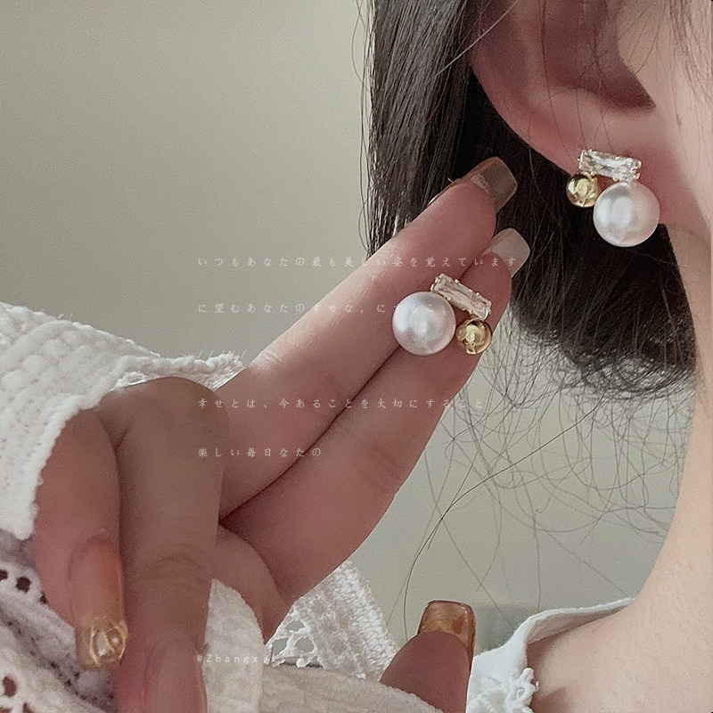 独特高级感金属球球珍珠耳钉女2024新款爆款小众独特个性耳环耳饰