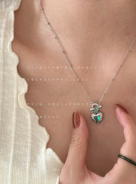 绿色锆石爱心吊坠OT扣项链女轻奢质感优雅个性时尚百搭颈链锁骨链