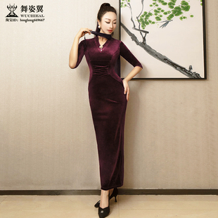 修身形体礼仪走秀训练服新中式婚宴丝绒中袖V领收腰旗袍连衣长裙