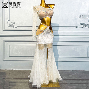 舞姿翼肚皮舞表演出服套装女白色单肩袖烫钻文胸包臀开叉鱼尾长裙