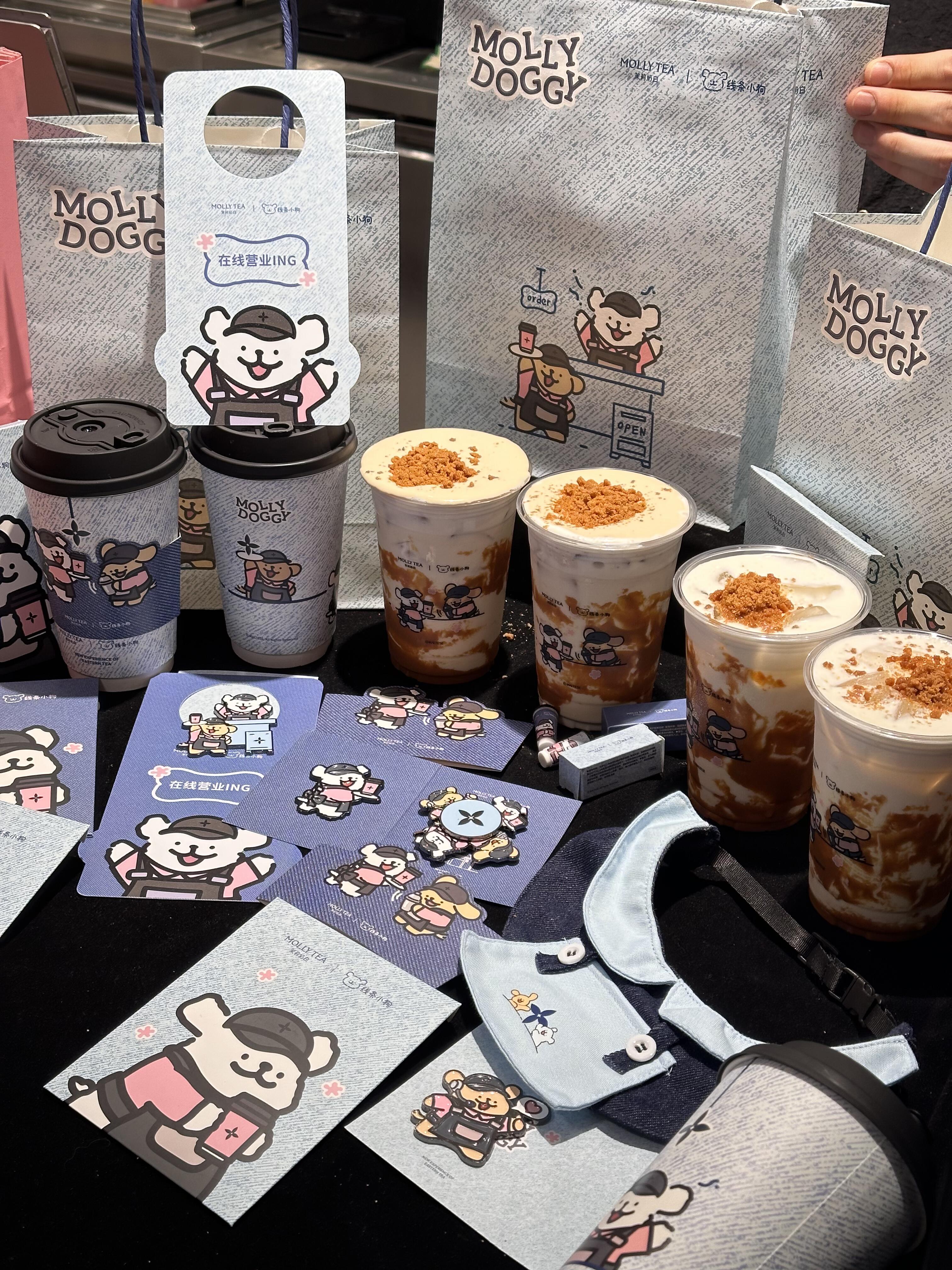 正品代购茉莉奶白联名线条小狗冰箱贴微缩奶茶杯营业挂牌纸袋周边