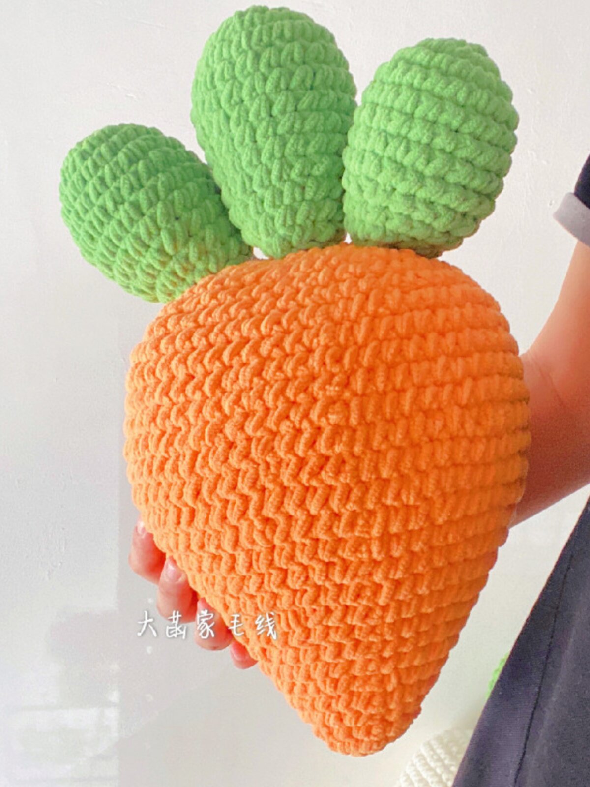 WHITE CARROTS ICE STRIPS LINE PILLOWS CAR SOFAS BAY WINDOWS CUSHIONS PILLOWS COUPLES HAND-KNITTED DOLLS CROCHET MATERIAL BAGS