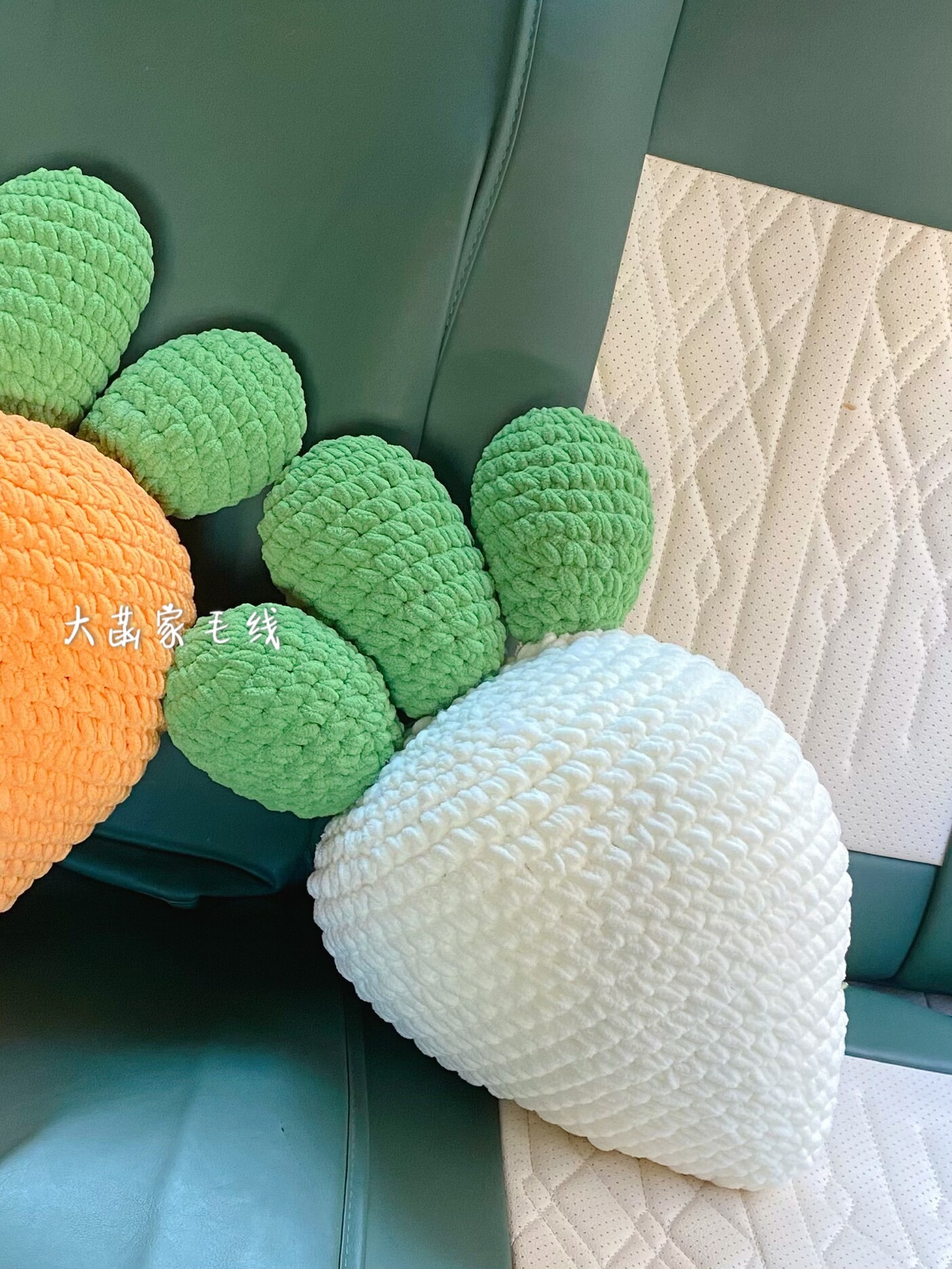 WHITE CARROTS ICE STRIPS LINE PILLOWS CAR SOFAS BAY WINDOWS CUSHIONS PILLOWS COUPLES HAND-KNITTED DOLLS CROCHET MATERIAL BAGS