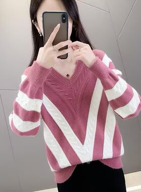 轻奢风时尚撞色条纹提花V领毛衣