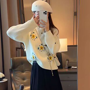 今年流行配半身裙子提花刺绣短款毛衣女秋冬甜美上衣打底款针织衫