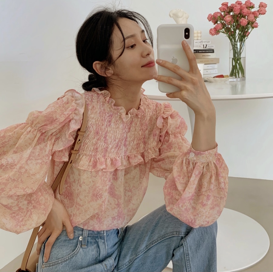 Chiffon Top with auricular edge