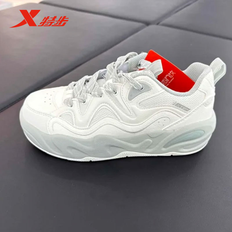 特步休闲板鞋女2025冬季新款