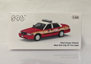 596 洛杉矶萨博班CV纽约消防局维多利亚合金车模1:64仿真车摆件