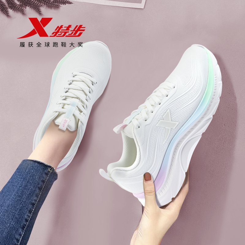 特步女鞋2025秋冬新款白色运动鞋女正品品牌旗舰店初中学生跑步鞋