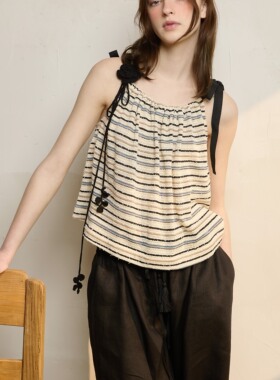 En blanc.ligne crème原创设计花朵装饰条纹针织吊带上衣