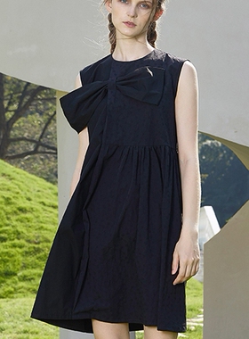 En blanc.原创设计结构感拼接蝴蝶结连衣裙