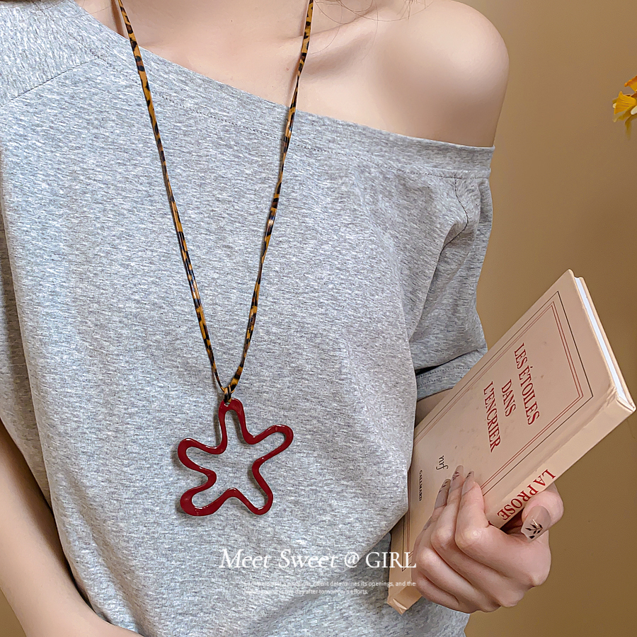 红色镂空花朵挂件项链