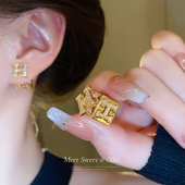 字母耳环2025新款 爆款 高级感轻奢精致耳钉小众独特两戴金色耳饰女