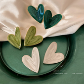 爱心大耳钉女小众设计感耳环2025新款 桃心时尚 独特心形绿色耳饰