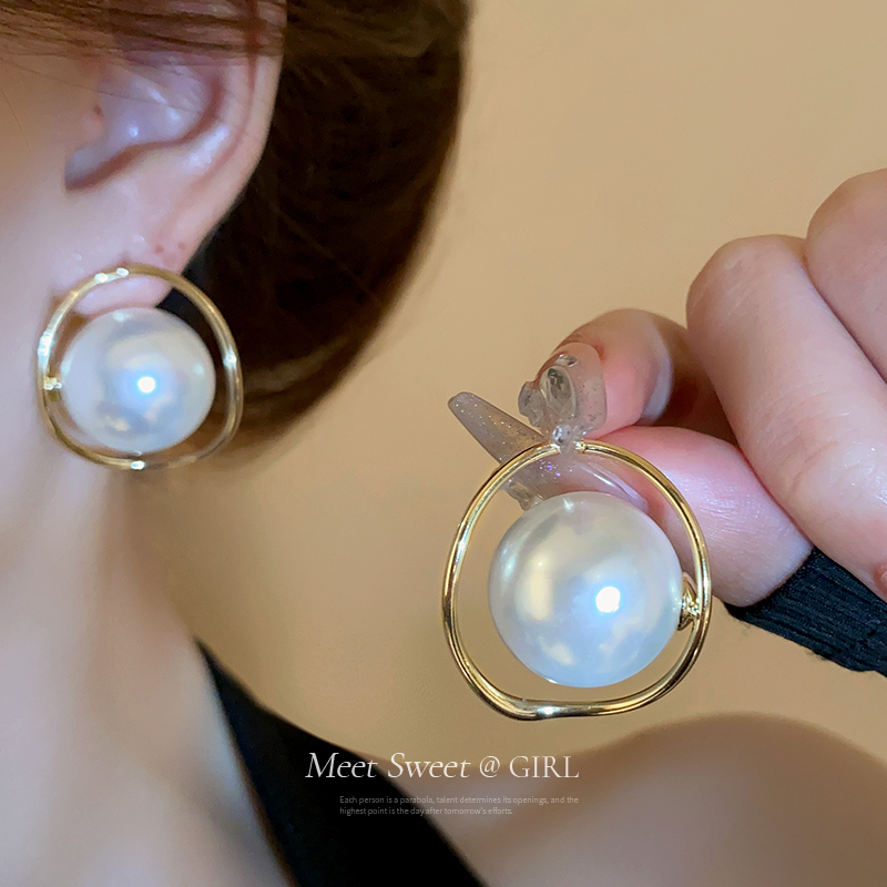 夸张个性金属大珍珠耳钉