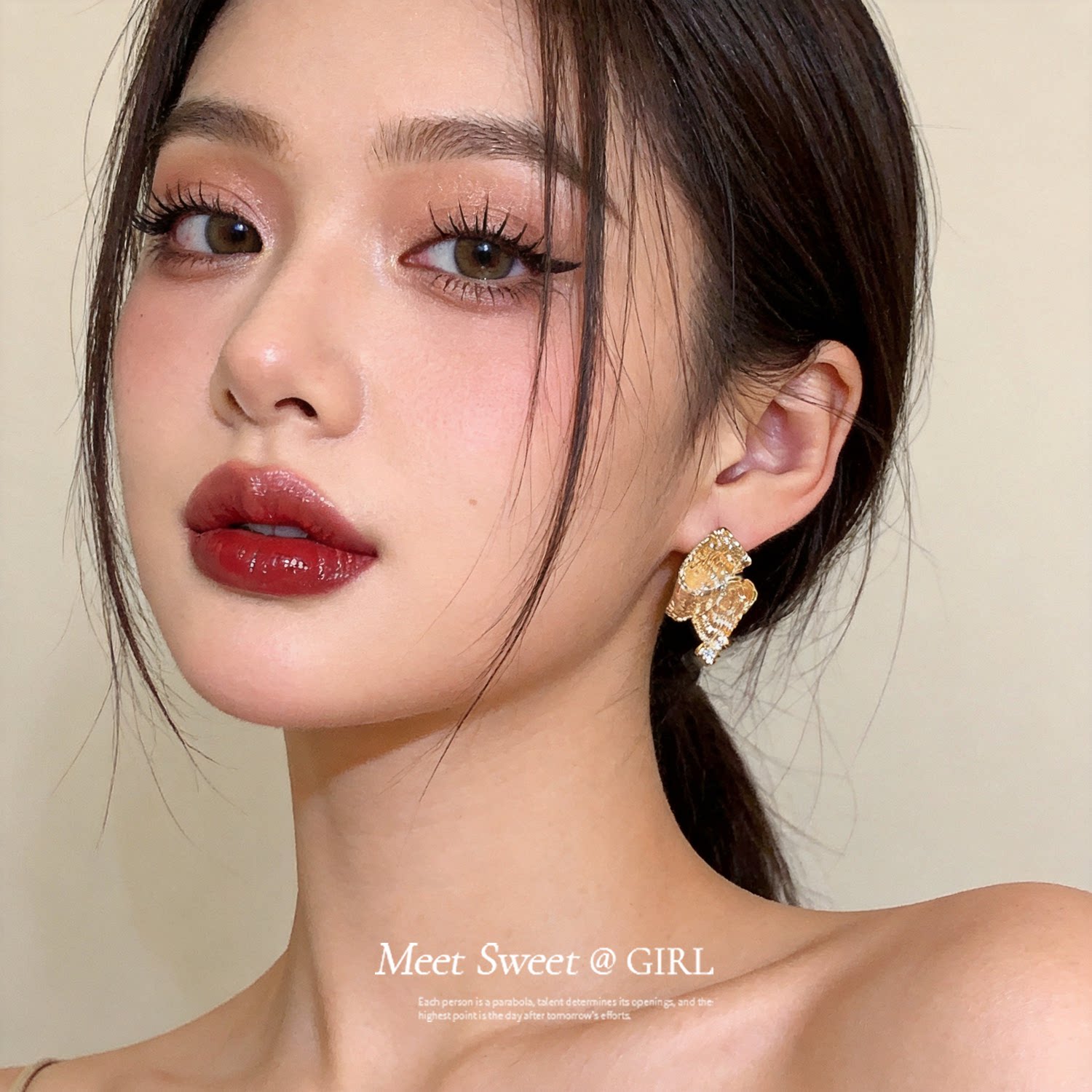 复古扭曲褶皱水钻金色耳环高级感轻奢大气时尚耳钉2026新款耳饰女
