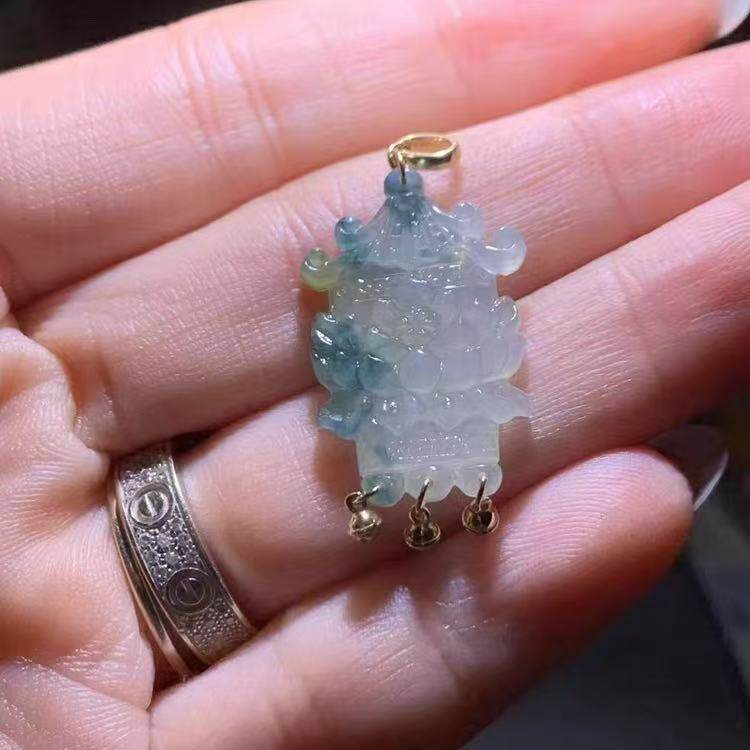现货翡翠冰种三彩飘蓝飘黄莲花宫灯古风国风18k金吊坠项链