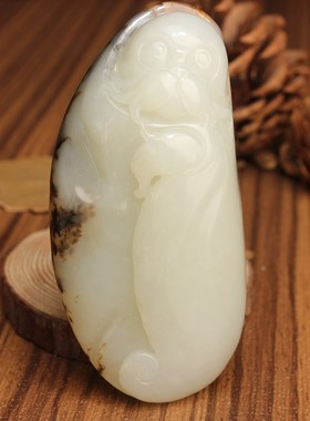 王实斋珠宝/新疆和田玉籽料黑色带皮猴子封侯手把件白油润1158