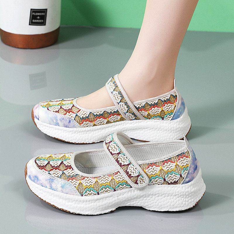 老北京布鞋女2026春季新款玛丽珍鞋软底舒适运动鞋魔术贴妈妈鞋子