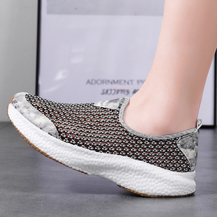 洞洞鞋女款2025新款夏外穿大码女鞋一脚蹬网眼镂空透气网面运动鞋