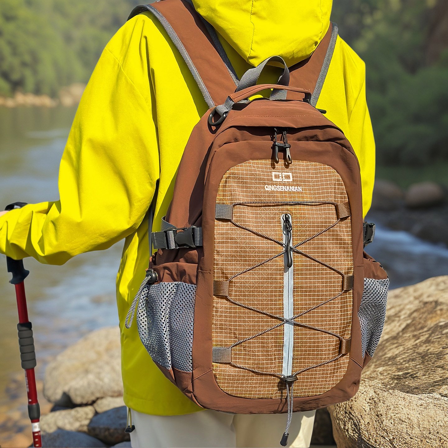新款户外登山包女徒步轻量化大容量运动双肩包高级感小众百搭背包