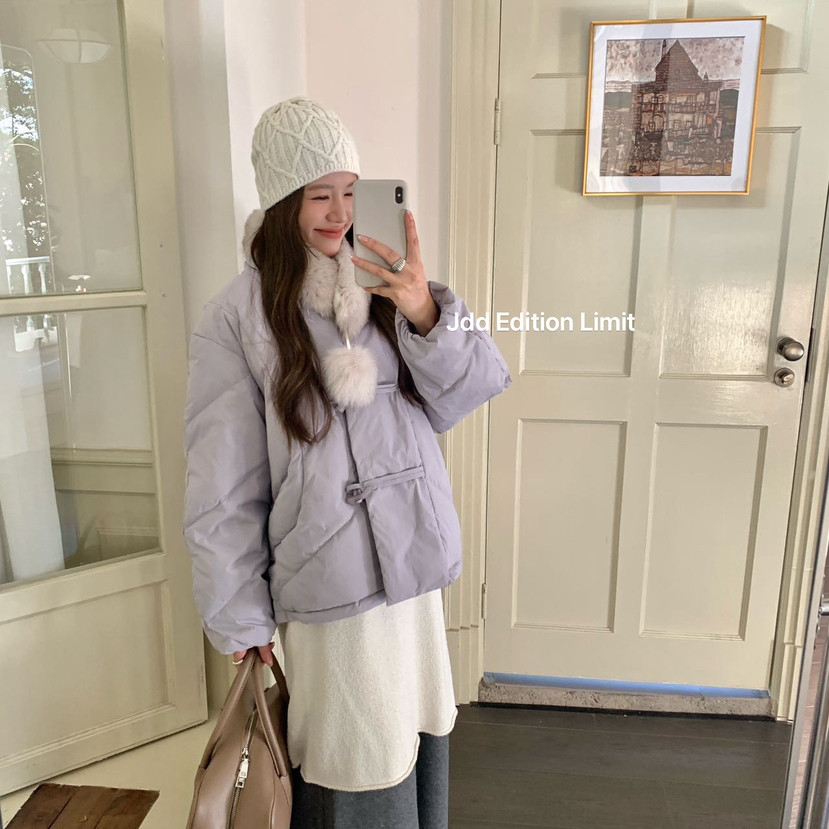 金多多-板牛角扣口袋宽松保暖羽绒服外套(配可拆真狐狸毛领)8863