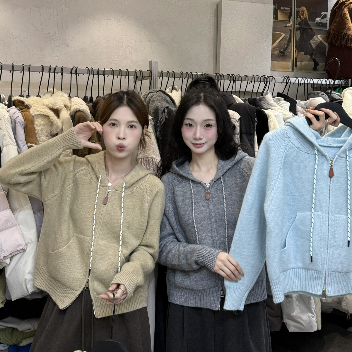 VI+（唯一家）-百搭连帽双拉链口袋毛衣30285