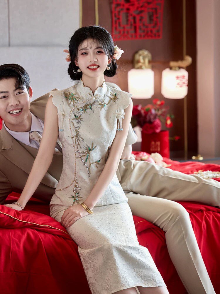 绝美领证登记旗袍2025年新款白色气质复古年轻款新娘订婚连衣裙女
