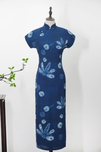 2025年苏囡囡夏季新款全开襟单层中长款深蓝色印花古法旗袍