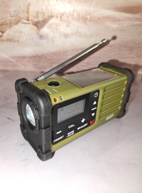 美国代购山进探险家S112高端野营太阳能收音机防灾户外手摇发电