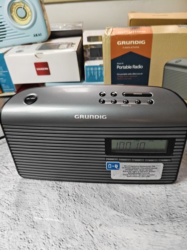 德国GRUNDIG/根德M61时尚便携长辈家用收音机老人数字时钟时间