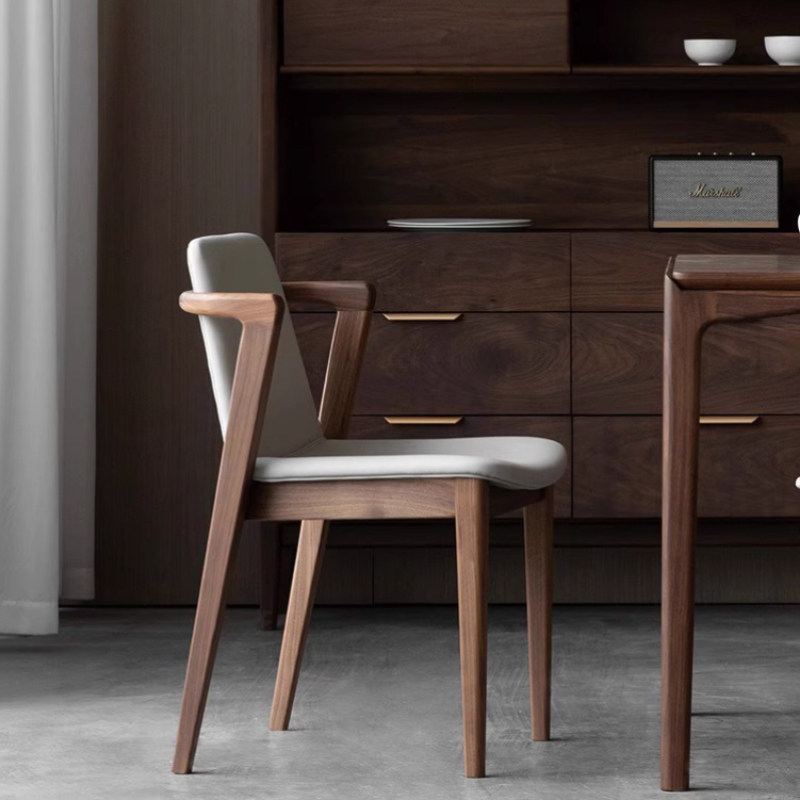 意式餐椅家用北欧实木靠背椅简约高级胡桃色现代扶手书桌椅餐厅凳