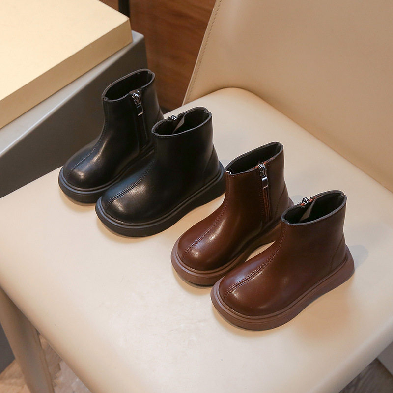 儿童靴子秋冬女款皮靴2026韩版新款短靴中大童保暖马丁靴