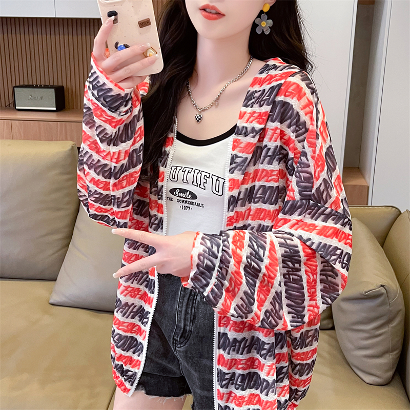 慵懒风冰丝薄款印花防晒衣女