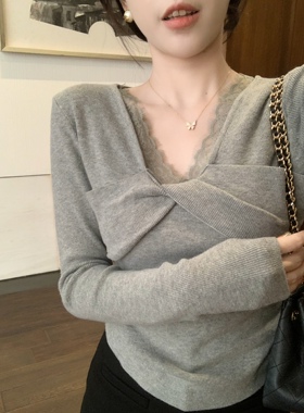 安璃 扭结V领纯欲感针织毛衣