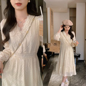 加绒V领连衣裙新款 安璃 仙气钩绣花边雪纺蕾丝裙松紧收腰显瘦冬季