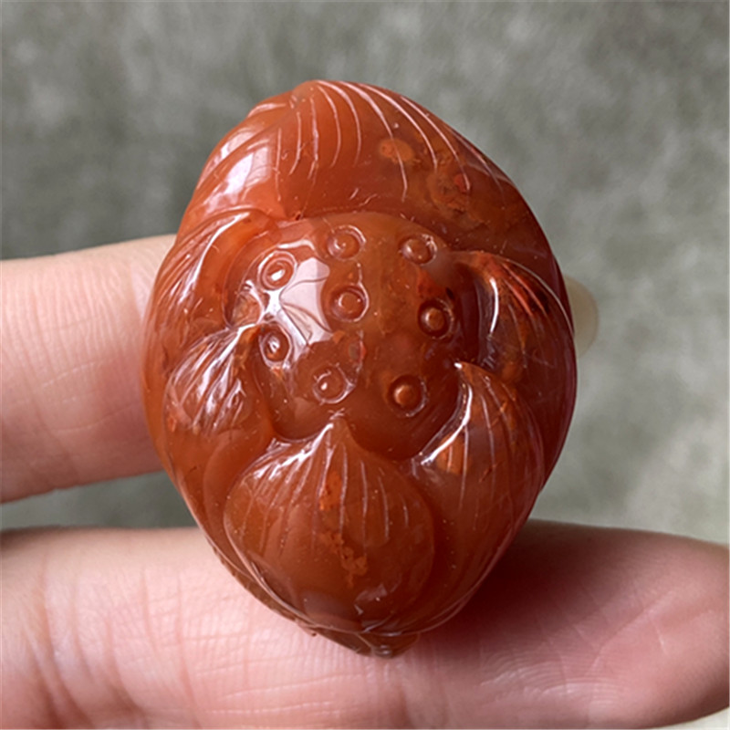 天然南红玛瑙荷花项坠雕件 樱桃红玉石莲花蜻蜓雕刻把玩挂件