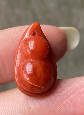 川料南红玛瑙四季豆雕件 柿子红雕刻吊坠挂件