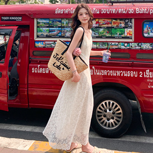 温柔风白月光蕾丝吊带连衣裙女夏2025超火好看气质感绝美收腰长裙