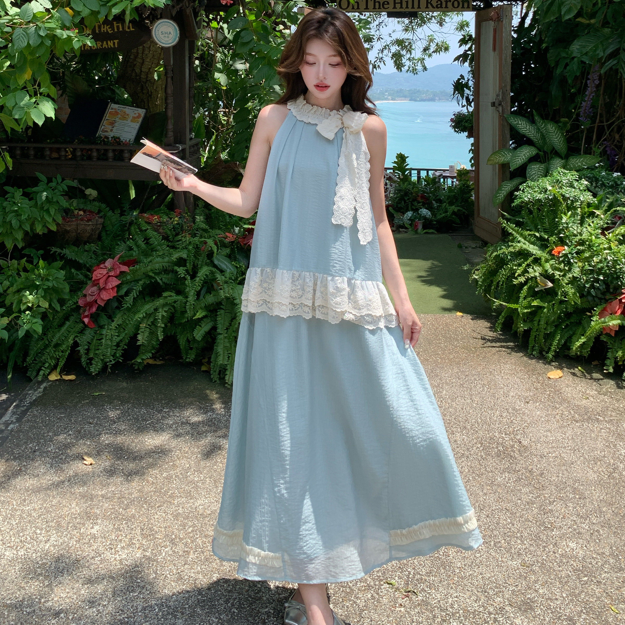 蓝色蕾丝拼接挂脖上衣半身裙套装女夏日独特绝美度假风长裙两件套,女装套装/套裙,浙宝170